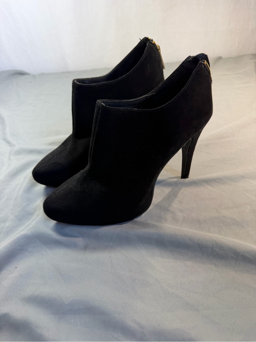 Mari A black suede like stiletto high heels gold zippers women's size 7 - Picture 2 of 7